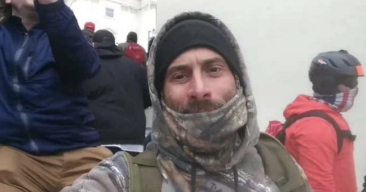 Judge shuts down accused Capitol rioter’s request to travel to Jamaica with girlfriend – CBS News