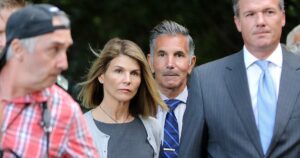 Lori Loughlin and Mossimo Giannulli can travel to Mexico for vacation, judge rules