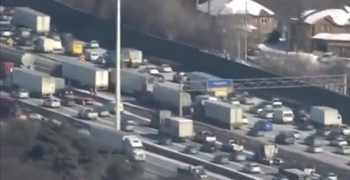 Report: U.S. Truckers Preparing to Form a Convoy That Will Travel From CA to Washington D.C.