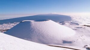 A Hawaii Blizzard Warning Is in Effect — Here’s What That Means for the Beaches and Volcanoes | Travel + Leisure