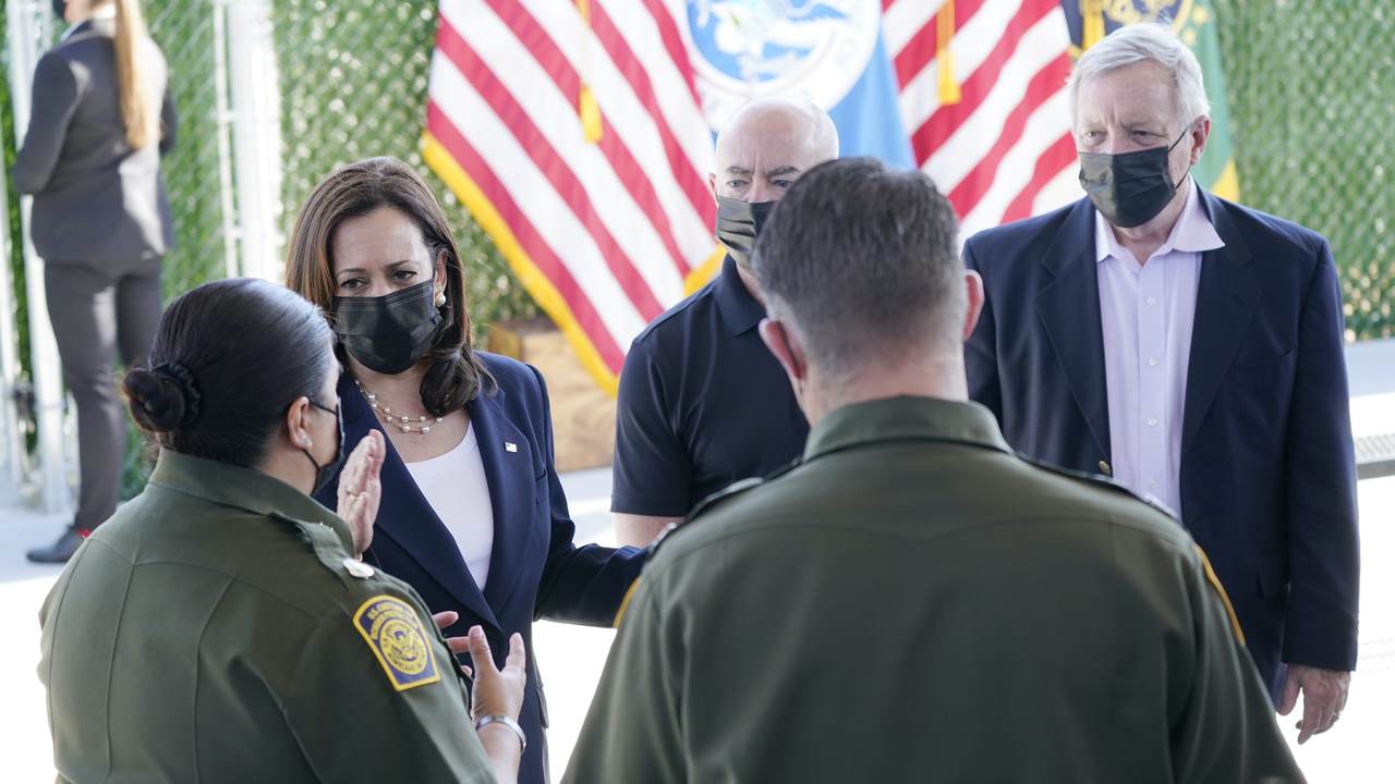 Top Travel Aides for Kamala Harris Are Quitting, and Their Departure Could Hardly Come at a Worse Time by Rebecca Downs