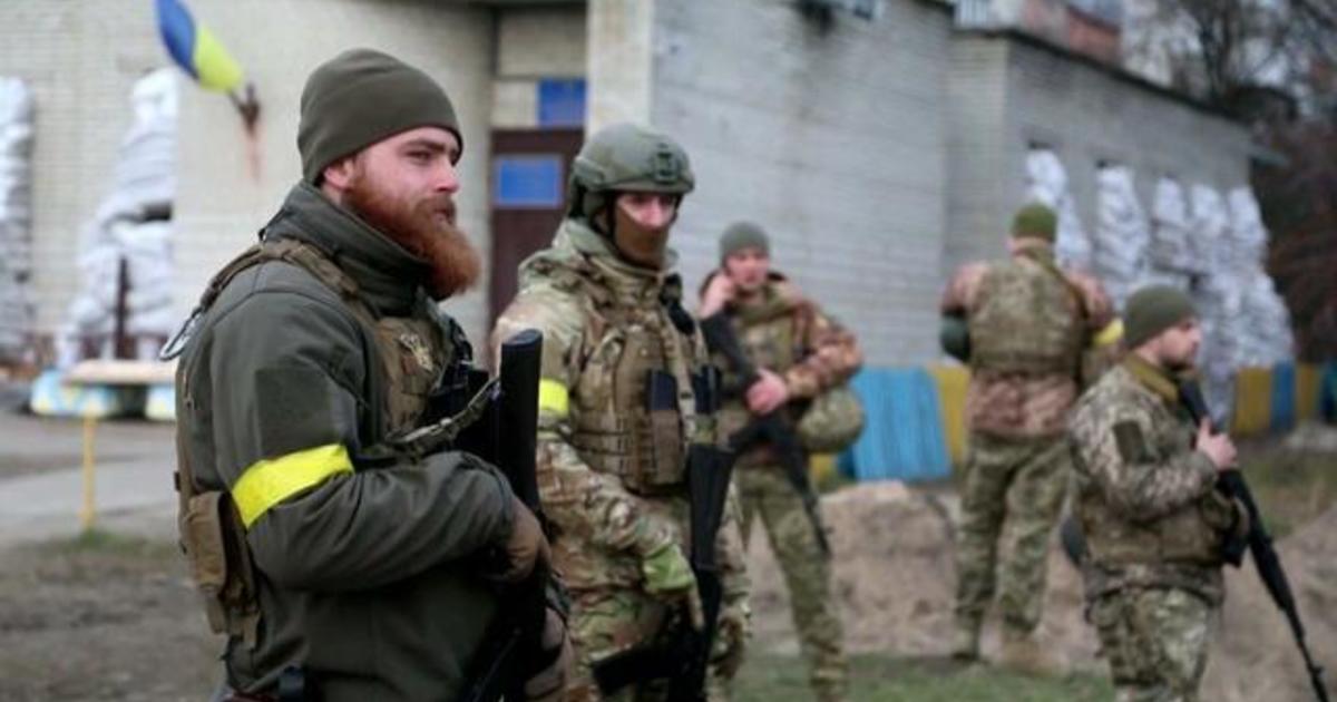 U.S. citizens travel to Ukraine to help in war efforts: “Ukrainians have inspired the world” – CBS News